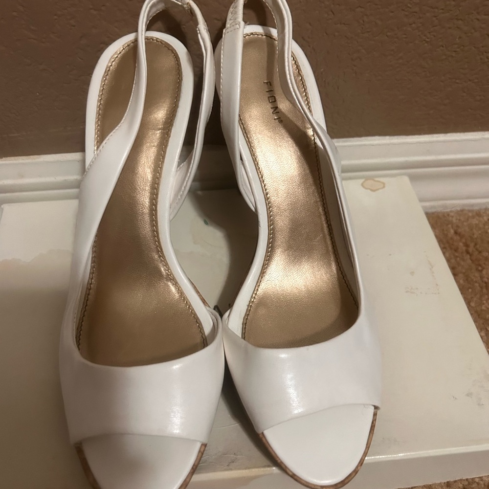 FIONI Clothing White Heels with Slingback Design